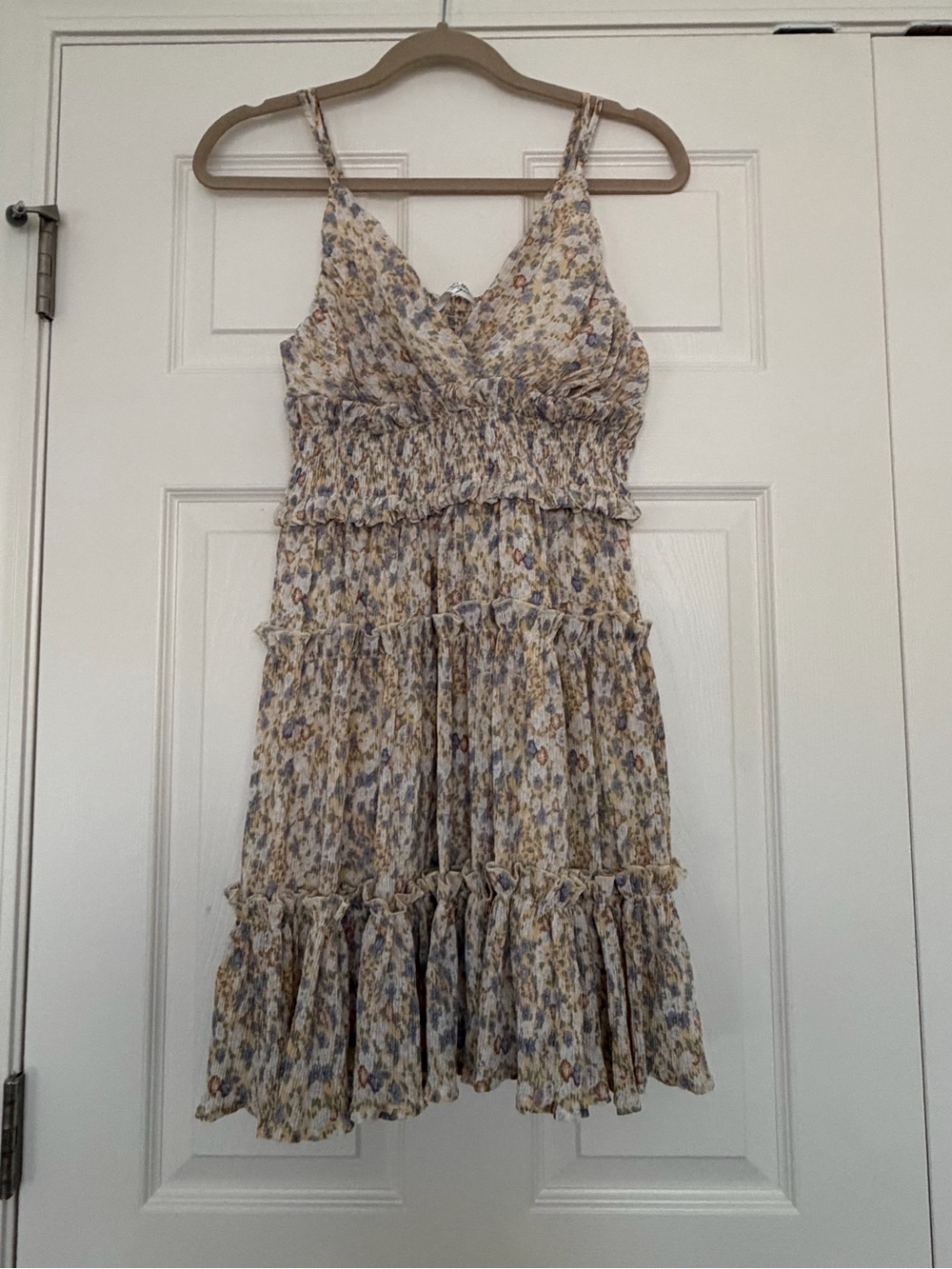 Boutique Floral Tiered Spaghetti-Strap Dress in Cream and Blue